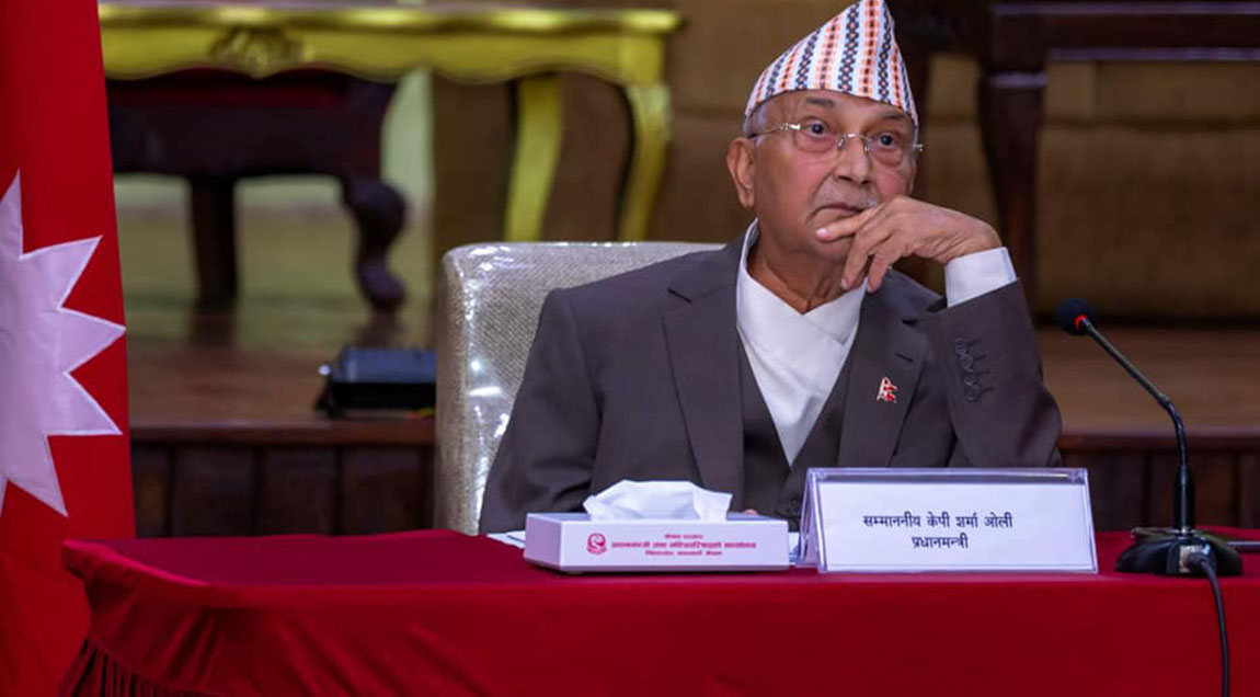 बैठकमा सहभागी प्रधानमन्त्री केपी ओली । तस्बिर : प्रधानमन्त्रीको निजी सचिवालय